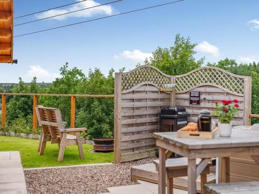 Lochinvar - Clydesdale Log Cabin With Hot Tub Airdrie Exterior foto